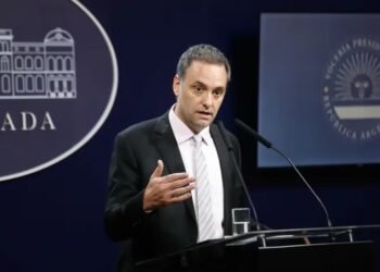 El Gobierno investigará los casos de corrupción de los funcionarios públicos