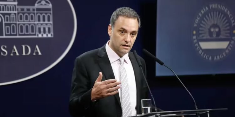 El Gobierno investigará los casos de corrupción de los funcionarios públicos