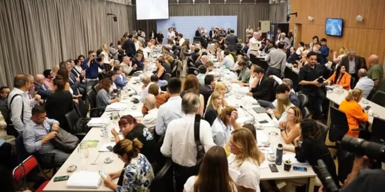 La sesión en Diputados por la Ley Ómnibus se pasó para el miércoles