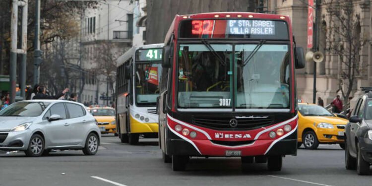 Reclamo de salarios de la UTA: precaución por un posible paro de colectivos en el AMBA