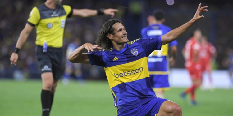 Boca volvió al triunfo con un hat-trick de Cavani