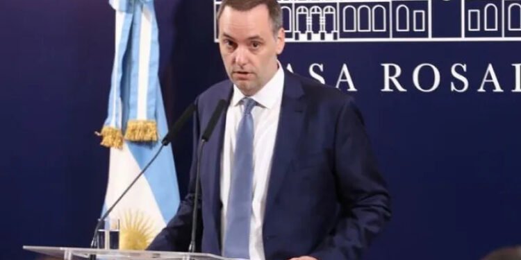 El Gobierno cerrará otras dos oficinas públicas y despedirán a 900 empleados