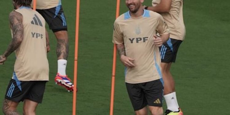 La Selección Argentina tendrá su último entrenamiento antes del debut de mañana ante Canadá