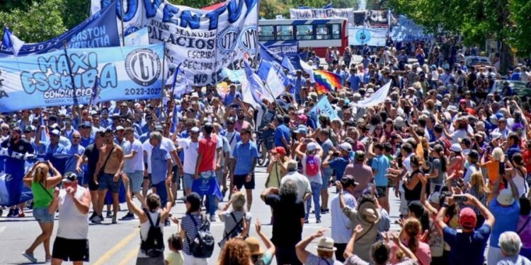 Paro aeronáutico: la CGT consolidó su división por la marcha ante el Congreso