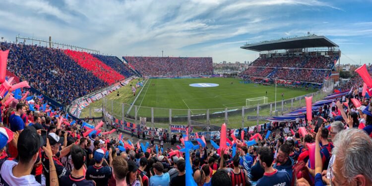 Fuerte multa económica de CONMEBOL a San Lorenzo por gestos racistas