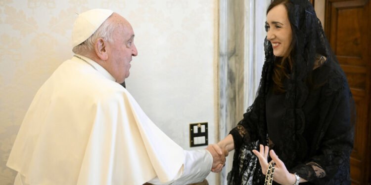 Victoria Villarruel visitó al Papa Francisco