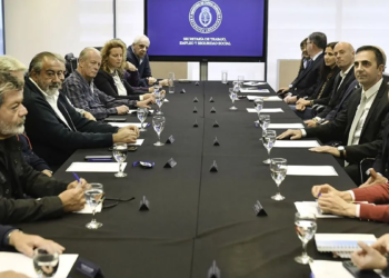 Se reavivó la tensión entre el Gobierno y la CGT por la inesperada suspensión de dos encuentros del diálogo tripartito