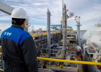 JP Morgan recomendó invertir en YPF en una apuesta por el fin del cepo y el potencial de Vaca Muerta