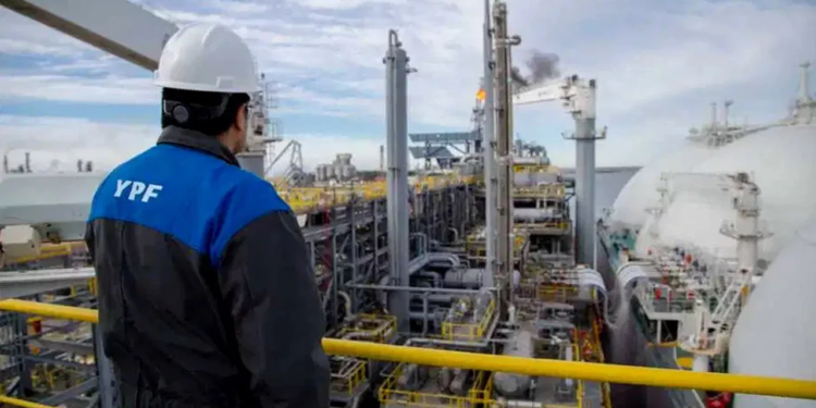 JP Morgan recomendó invertir en YPF en una apuesta por el fin del cepo y el potencial de Vaca Muerta