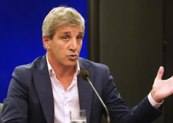 Caputo les apuntó a los que hablan de “atraso cambiario”