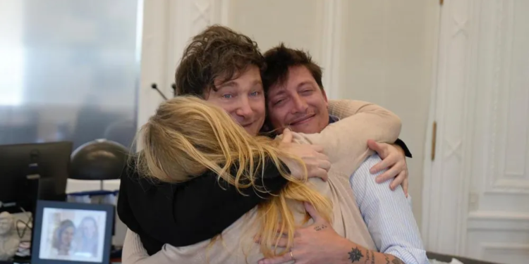 El oficialismo afirma que no hay interna entre Karina Milei y Santiago Caputo