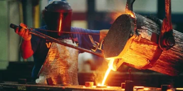 Industrias “Off”: El Gobierno pide a las grandes fábricas reducir consumo.