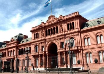 Luego de las renuncias de las últimas semanas designaron funcionarios en áreas clave del Gobierno