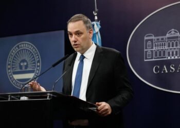 Adorni convocó a la mesa política para avanzar con la reforma laboral