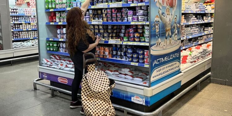 Perspectivas negativas en la industria y supermercados anticipan recortes de personal