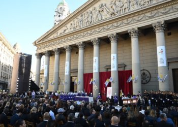 Ceremonia en Honor al Papa Francisco con la Presencia de Adorni, Villarruel y Kicillof