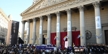 Ceremonia en Honor al Papa Francisco con la Presencia de Adorni, Villarruel y Kicillof