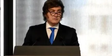 Caída en las encuestas: Javier Milei retrocede en el ranking de presidentes con mayor popularidad.