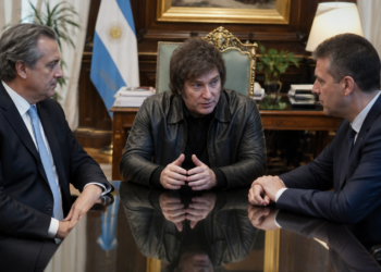 Javier Milei se reúne con Manuel Adorni y el canciller tras rumores de cambios en el gabinete