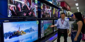 La sorprendente propuesta de un comerciante de tecnología en el conurbano: televisores bloqueables por falta de pago