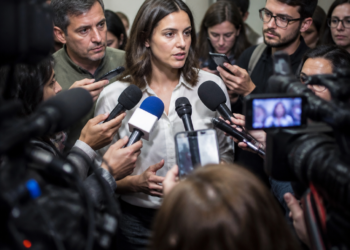 ADEPA manifiesta su oposición a una medida cautelar que afecta a periodistas, defendiendo la libertad de prensa