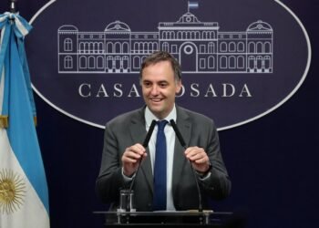 El oficialismo se prepara para contrarrestar la ofensiva opositora contra Manuel Adorni con una sesión anticipada en Diputados