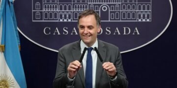 El oficialismo se prepara para contrarrestar la ofensiva opositora contra Manuel Adorni con una sesión anticipada en Diputados
