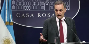 Renuncia de Adorni como Jefe de Gabinete: detalles sobre su salida y el posible nuevo nombramiento