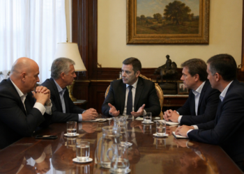 El Gobierno busca una tregua con Pro y la UCR para proteger temporalmente a Adorni