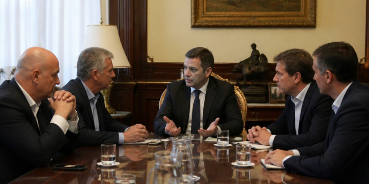 El Gobierno busca una tregua con Pro y la UCR para proteger temporalmente a Adorni