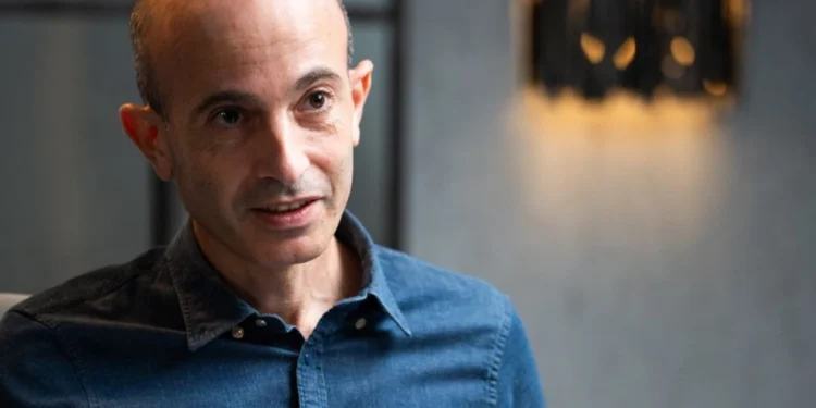 Yuval Noah Harari enfatiza el audaz enfoque de Milei, pero critica la personería jurídica para la inteligencia artificial
