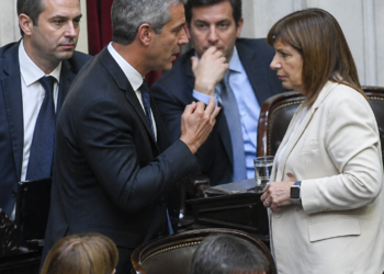 La interpelación a Manuel Adorni no prosperó y Martín Menem desafiò a Patricia Bullrich