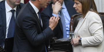 La interpelación a Manuel Adorni no prosperó y Martín Menem desafiò a Patricia Bullrich