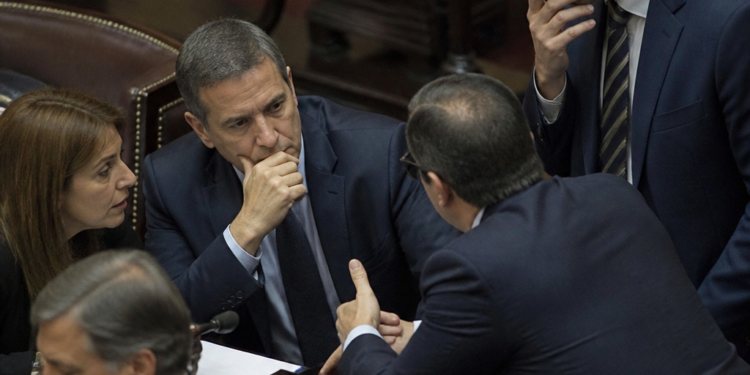 Tensiones políticas y nuevas decisiones en el Senado: La oposición se reorganiza