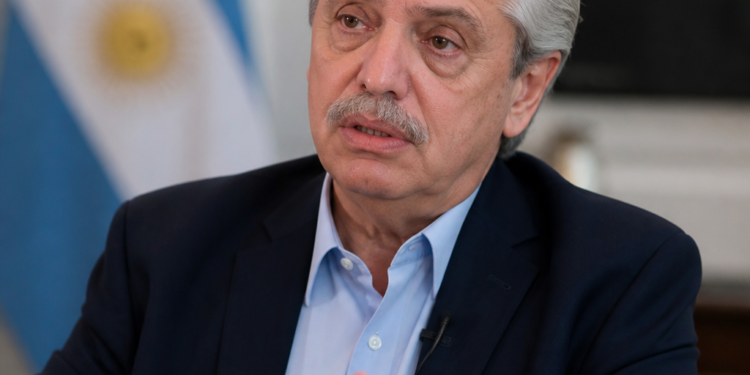 Alberto Fernández afirmó que se sintió “cancelado” por la sociedad argentina y criticó a Javier Milei