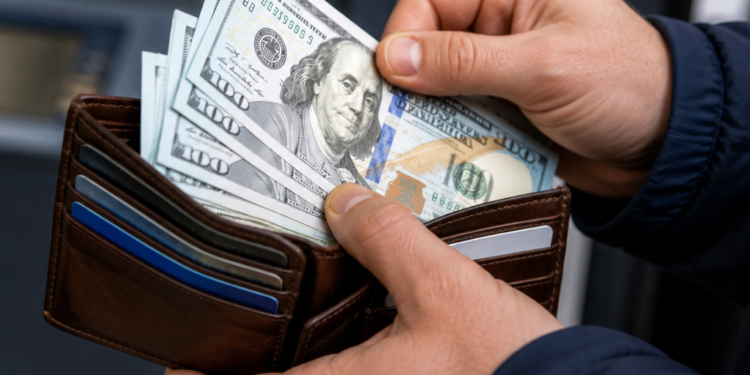 Dólar oficial y dólar tarjeta: cotizaciones por entidad al 27 de julio