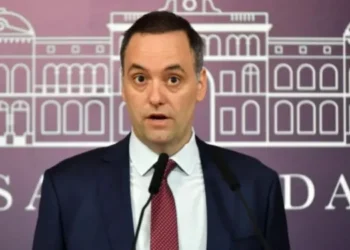 Aspectos clave de la intimación a Adorni por su patrimonio: disparidades entre ingresos y gastos y US$402 mil en refacciones y viajes