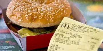 Argentina avanza en el ranking del Big Mac, aunque el peso sigue sobrevaluado un 19%