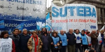 Movilización de la CGT y movimientos sociales por el endeudamiento familiar: detalles y repercusiones