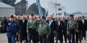Los F-16 sobrevolaron Buenos Aires en conmemoración del 114° aniversario de la Fuerza Aérea