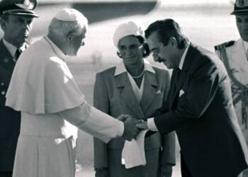 Las dos visitas de Juan Pablo II a la Argentina: de la Guerra de Malvinas al regreso democrático