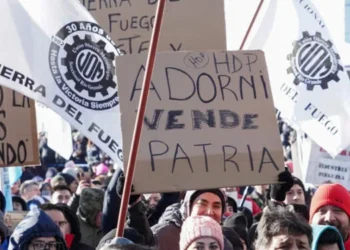 Tierra del Fuego manifiesta su rechazo al amarre de un petrolero británico en Ushuaia