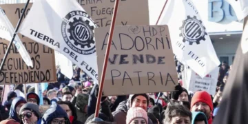 Tierra del Fuego manifiesta su rechazo al amarre de un petrolero británico en Ushuaia