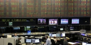 Día desalentador para los activos argentinos: bonos y acciones en descenso, riesgo país alcanza 463 puntos básicos