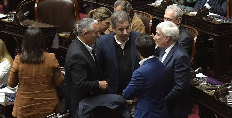 Giro táctico en Diputados: el oficialismo cede temario a aliados y gobernadores para reconstruir mayorías