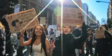 El salario docente continúa muy por debajo de su nivel