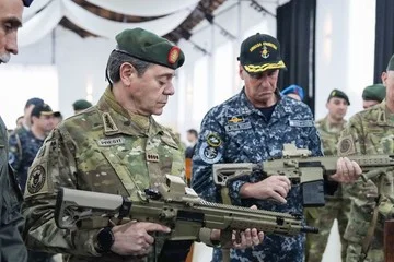 Cambio generacional en el armamento: las Fuerzas Armadas dan adiós al FAL