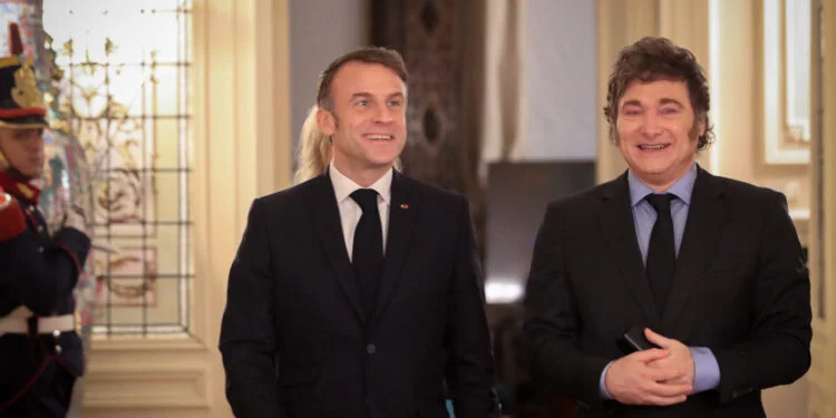 Milei se reunirá con Macron en París durante su visita a Francia