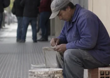 Desprotección laboral: el 45% de los trabajadores carece de aportes jubilatorios