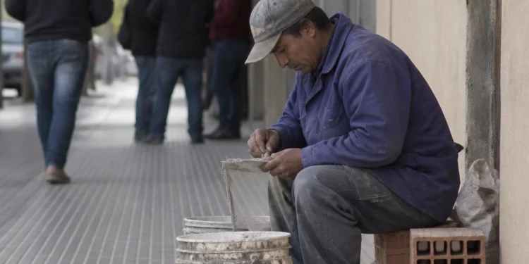 Desprotección laboral: el 45% de los trabajadores carece de aportes jubilatorios